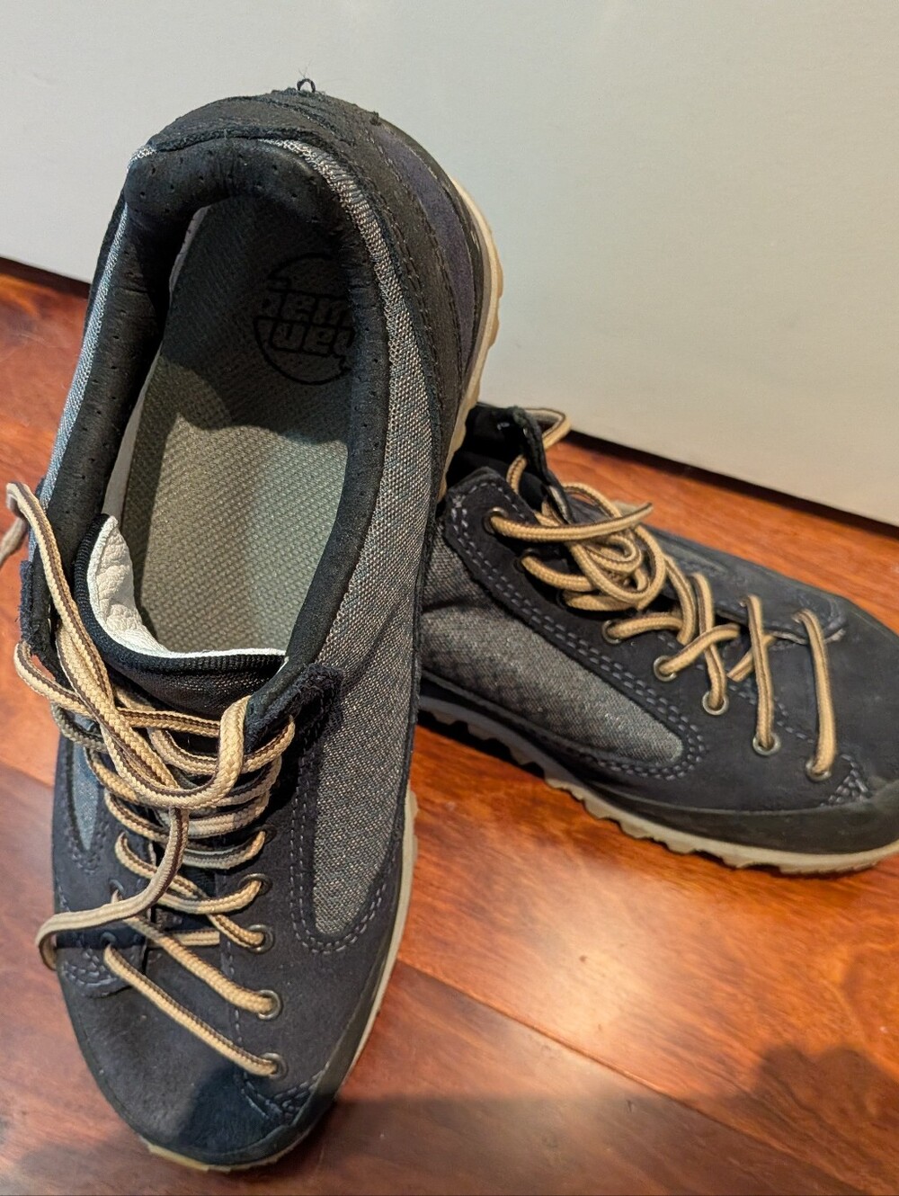 Women's Hanwag Saltrock Walking Shoes 7.5